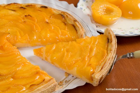 TARTE FOLHADA DE PÊSSEGO